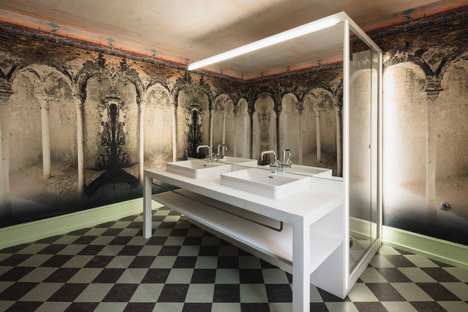 Kann ebenfalls auf diese Weise erhalten werden: Linoleum mit Schachbrettmuster im Turiner Zimmer.