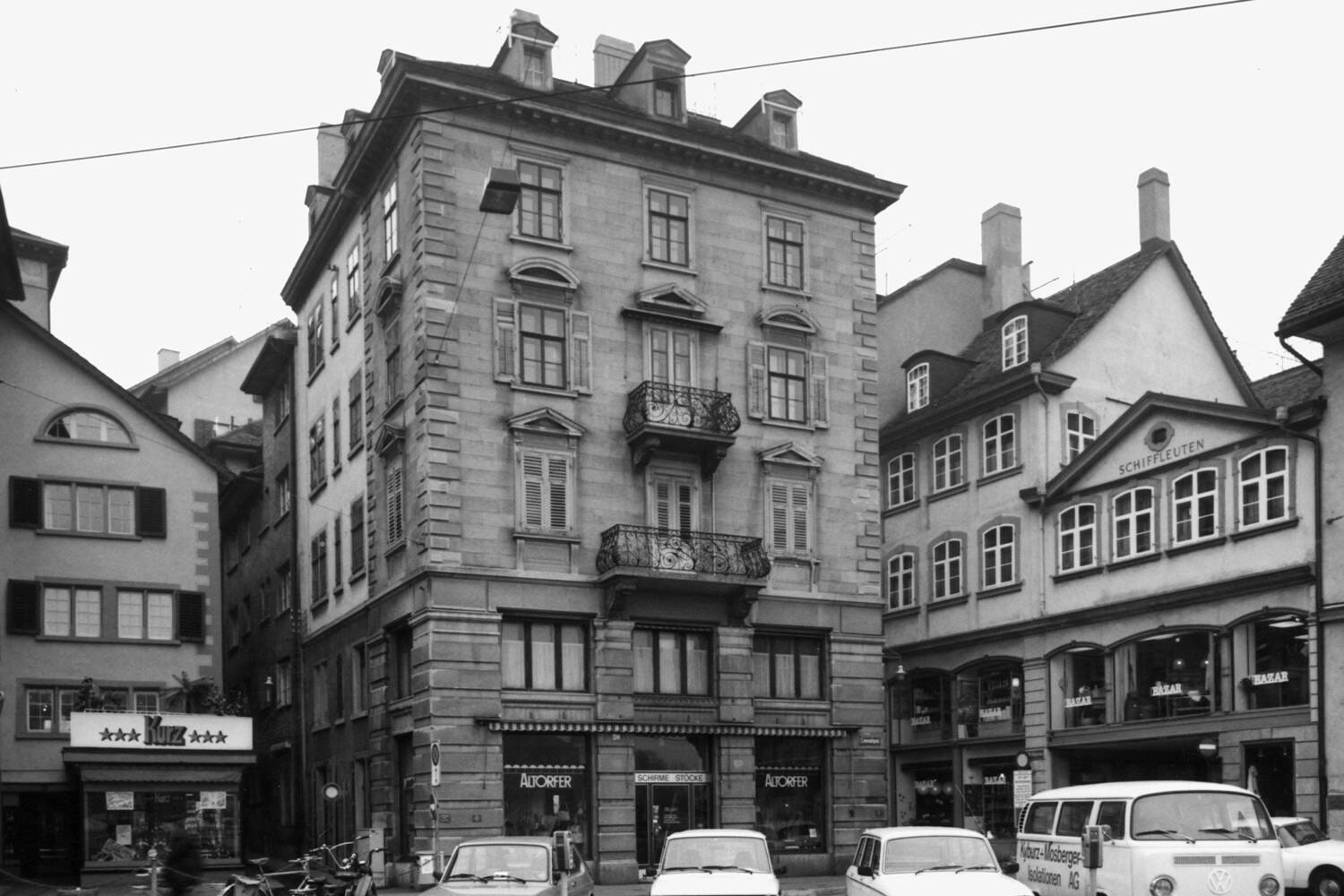 Historische Aussenaufnahme des Wohn- und Geschäftshauses Haus zum Vinken