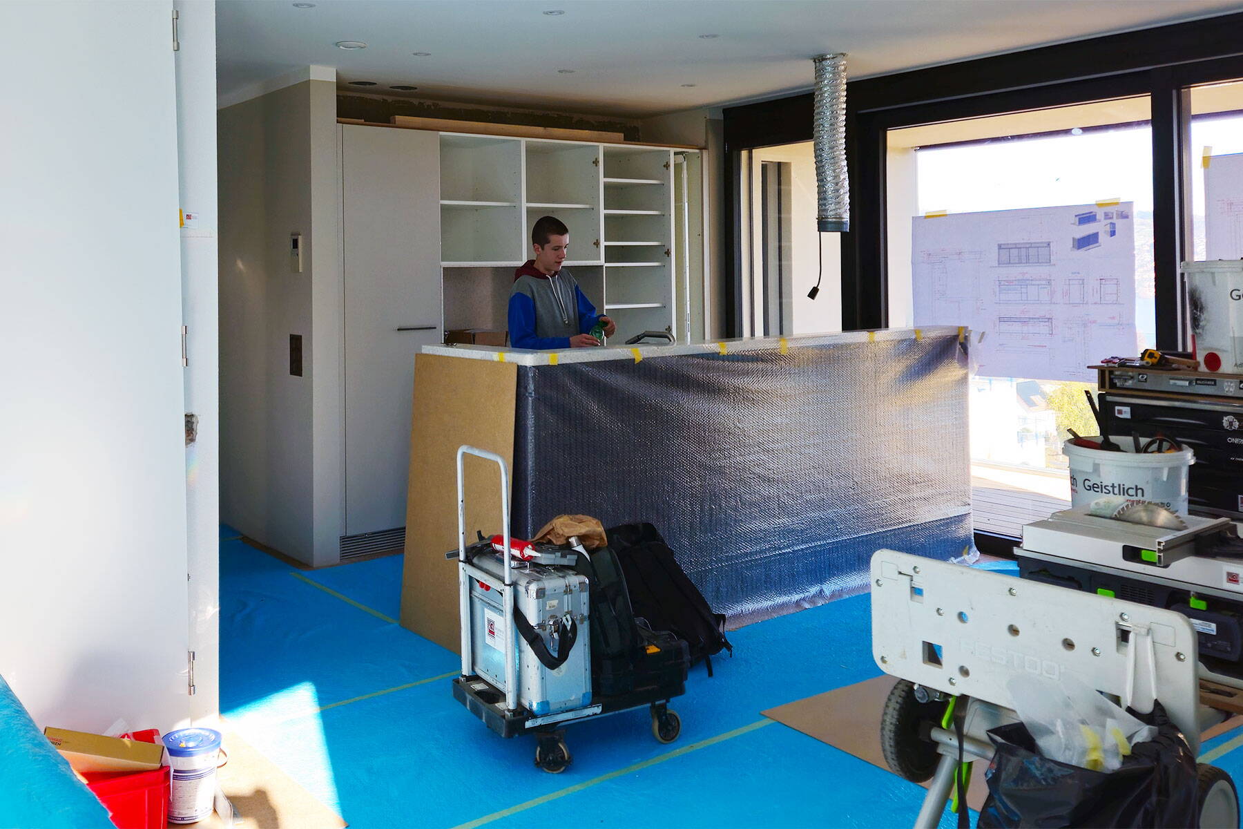 20251105_102638_arbeiten.jpg Bei den Handwerkern ist absolute Präzision gefragt.