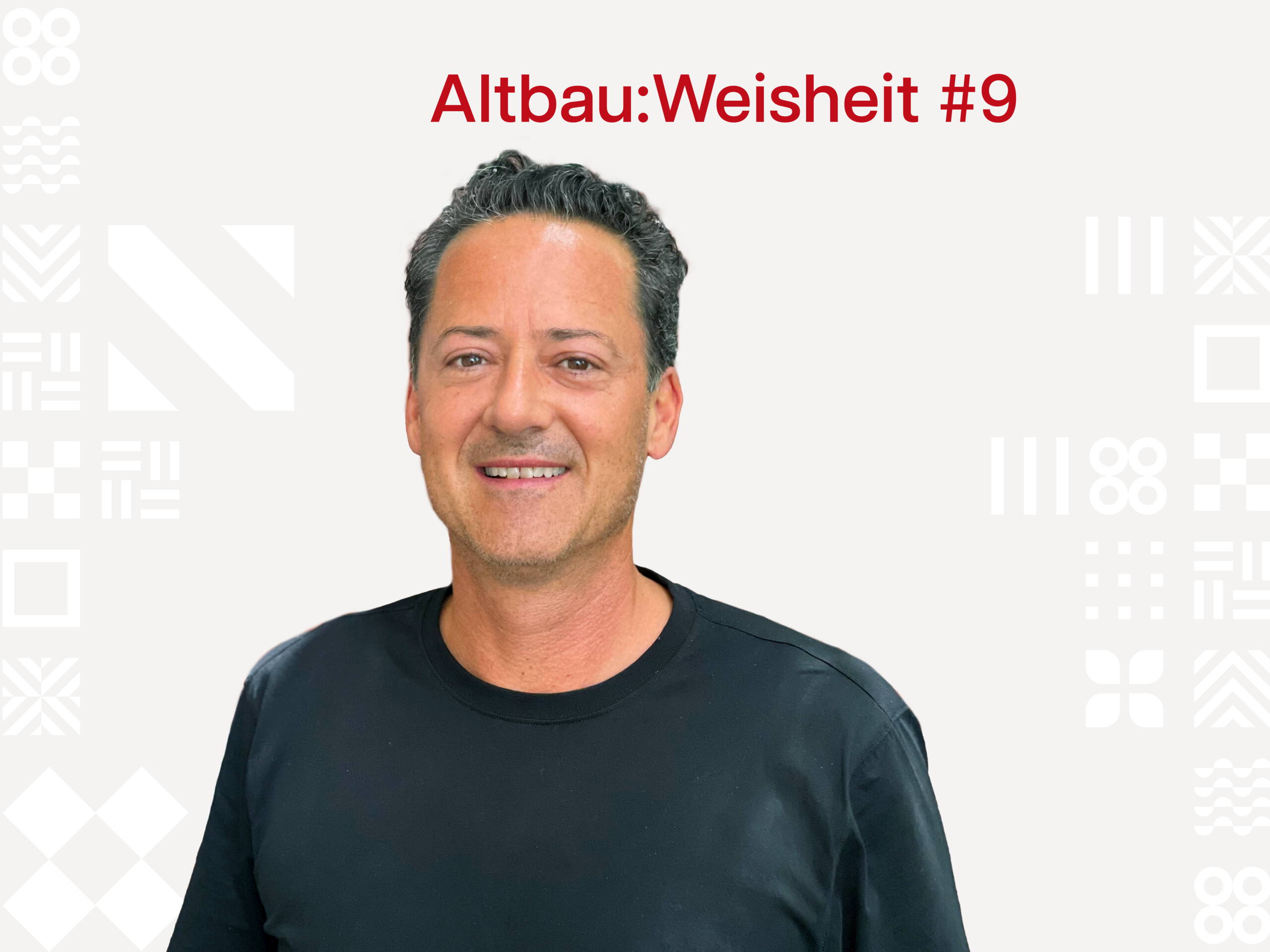 Bild von Alessio De Lucia vor hellem Grund und den Altbauweise Kacheln